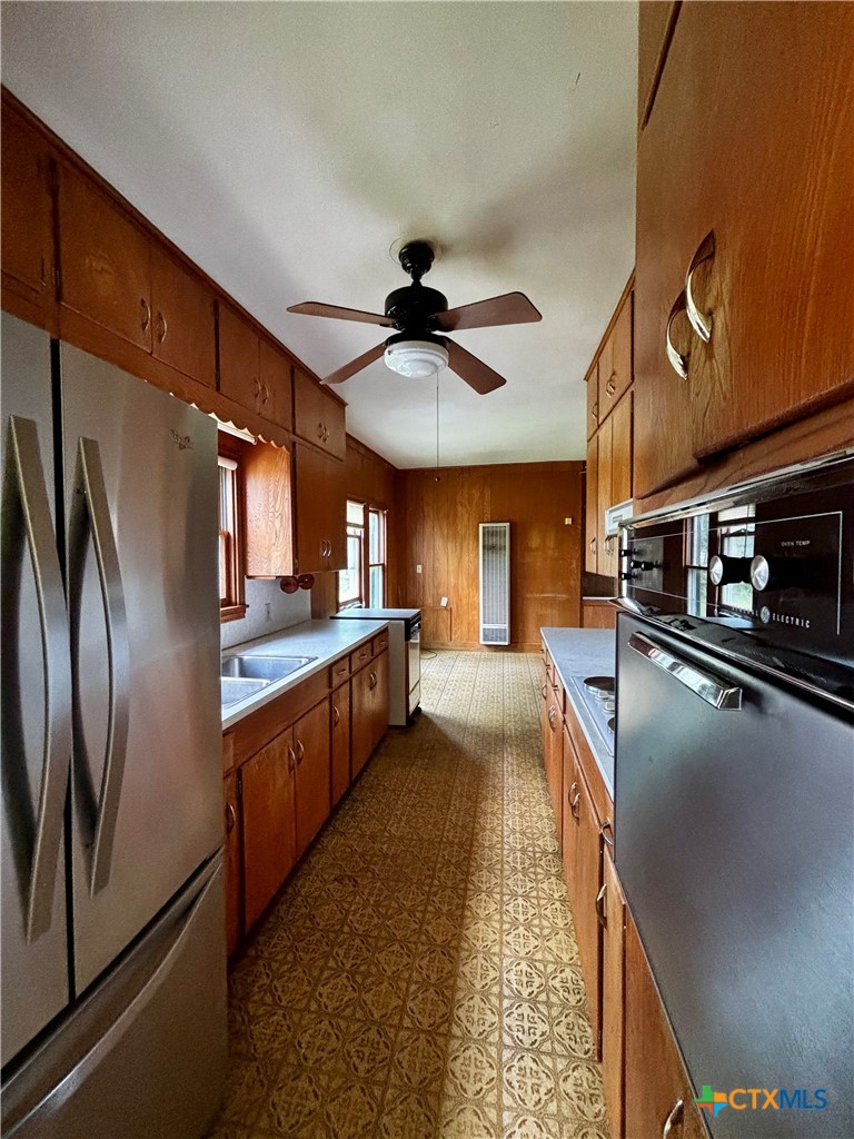 402 Young Street Edna, TX 77957 - Photo 9 of 20
