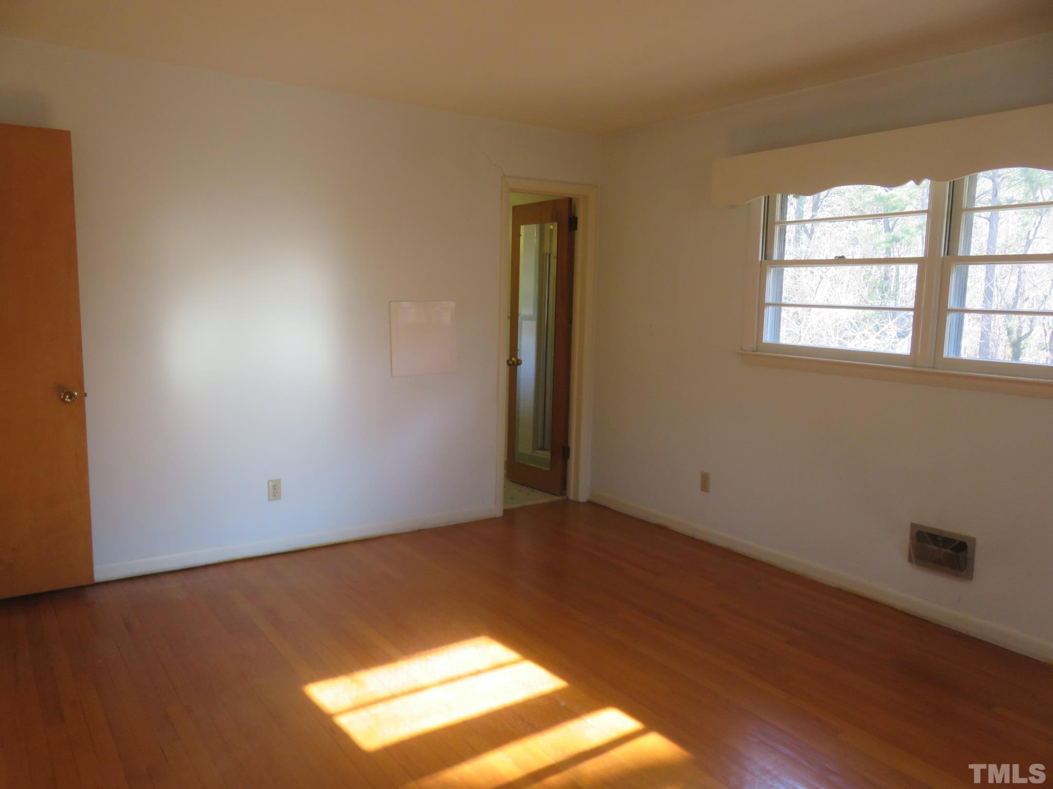 5804 Deblyn Avenue Raleigh, NC 27612 - Photo 18 of 31 Gallery Image 18