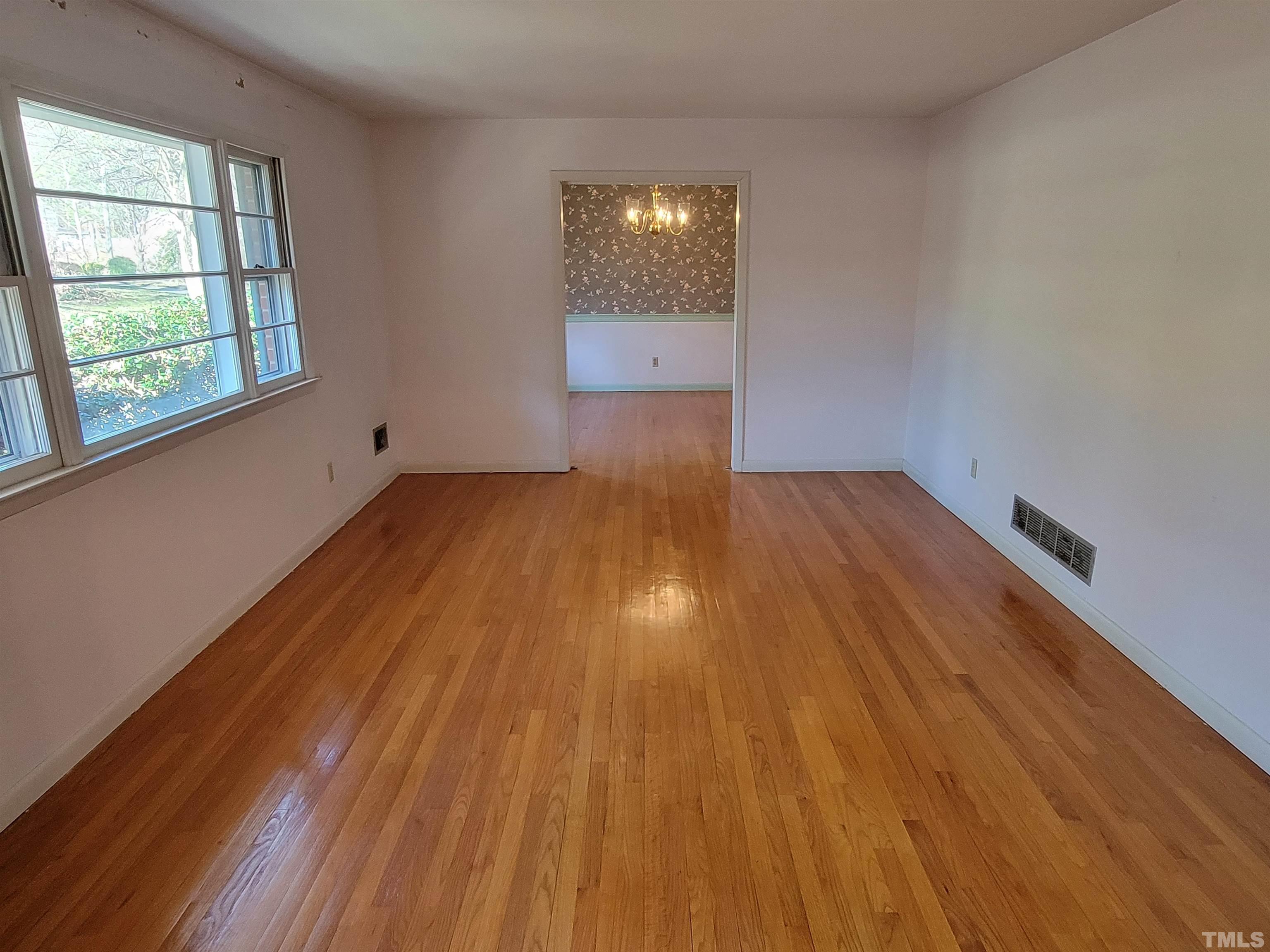 5804 Deblyn Avenue Raleigh, NC 27612 - Photo 8 of 31 Gallery Image 8