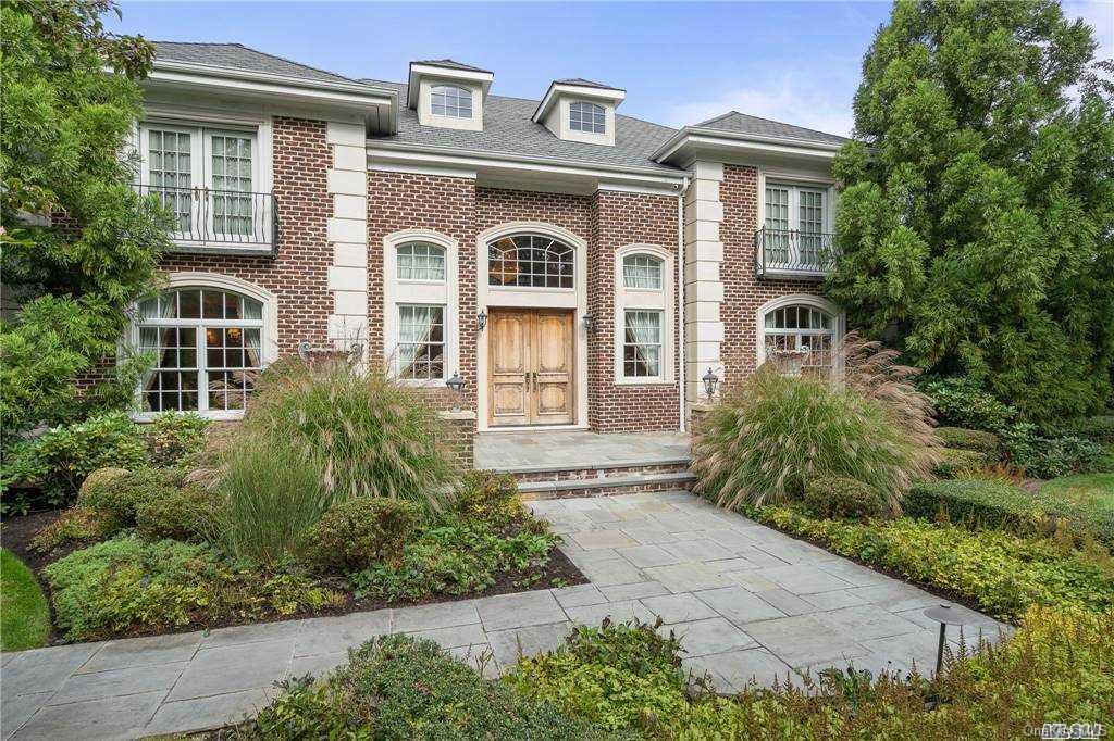 898 Chicken Valley Road Locust Valley, NY 11560 - Photo 1 of 1 front view of a house