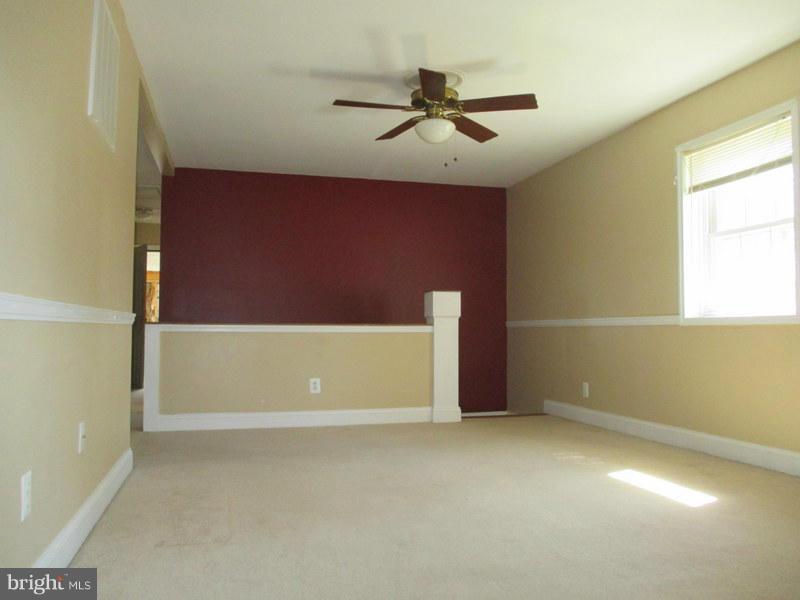 505 View Town Road Amissville, VA 20106 - Photo 3 of 14 Living Room
