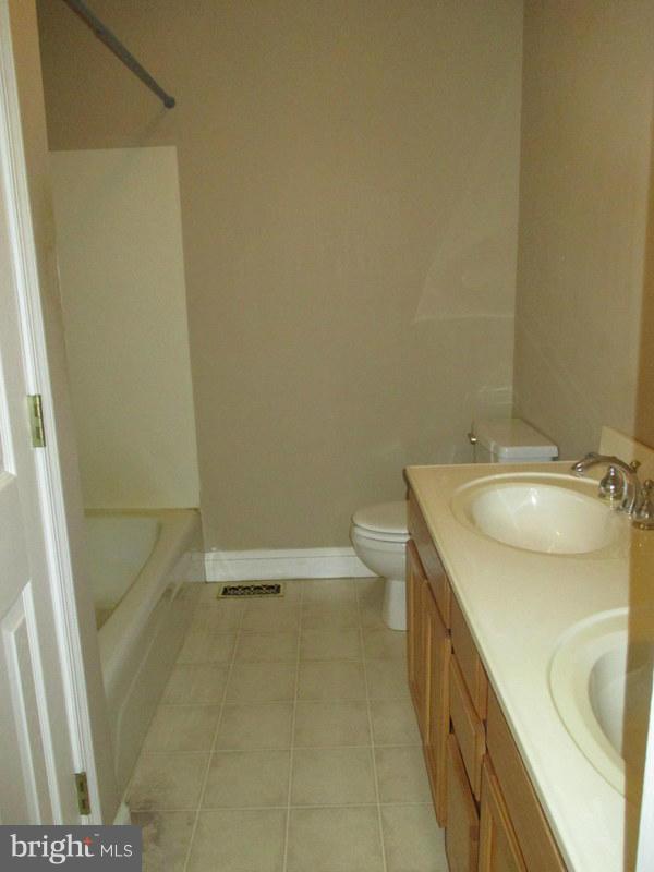 505 View Town Road Amissville, VA 20106 - Photo 8 of 14 Main Level Full Bath