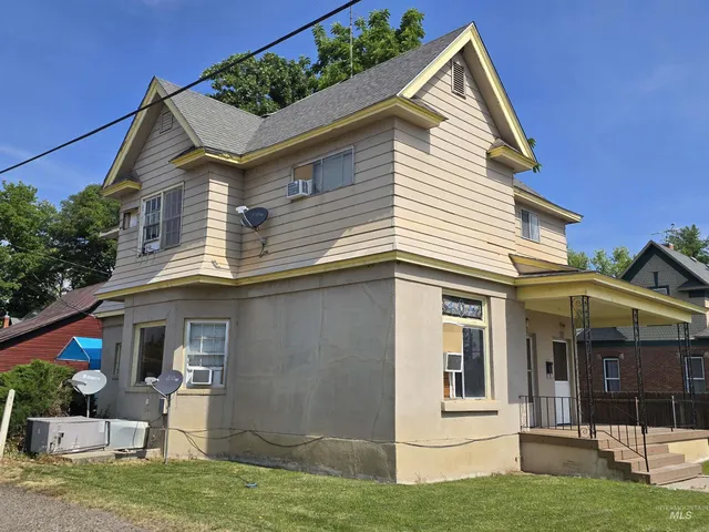 $330,000 | 535 West 1st Street, Weiser, ID 83672