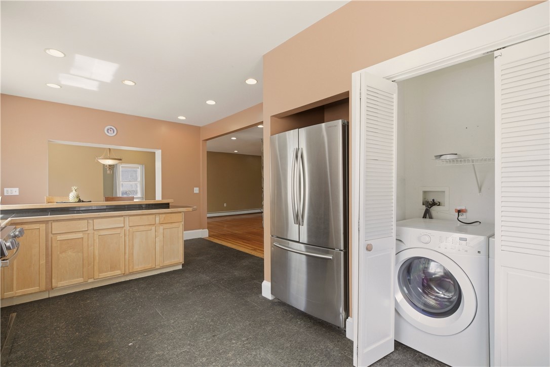 24 Spring Street Newport, RI 02840 - Photo 7 of 27