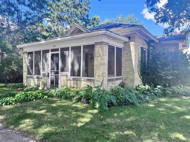 $163,900 | 627 Prospect Avenue, Portage, WI 53901