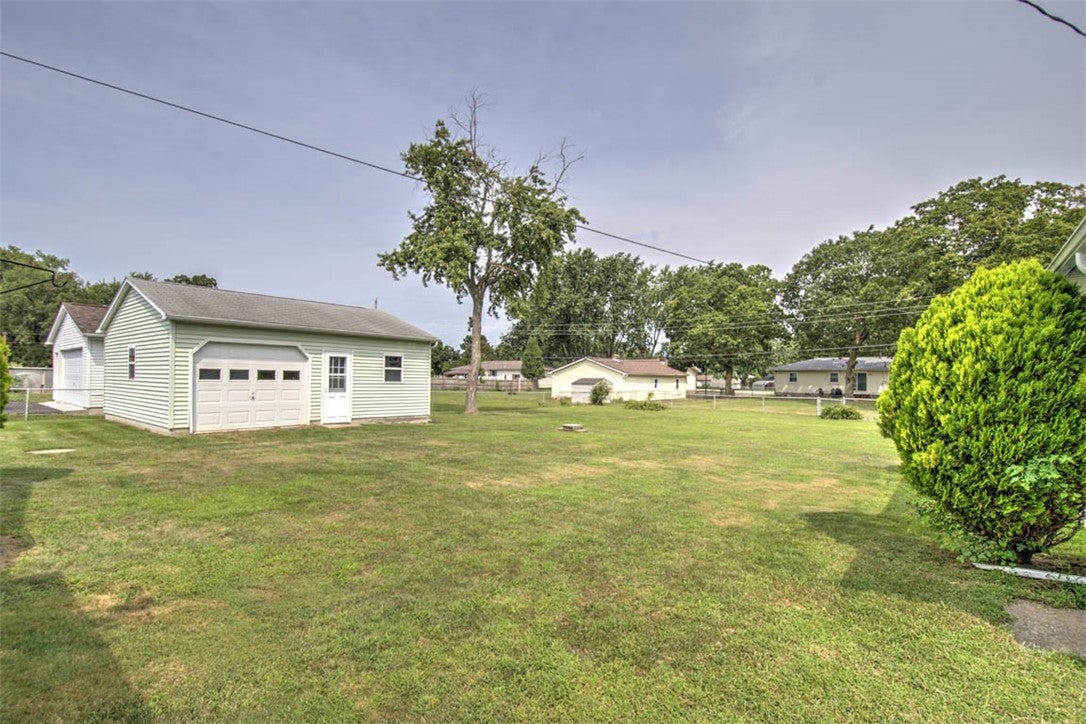 270 Shutter Drive Decatur, IL 62526 - Photo 29 of 31 Gallery Image 29