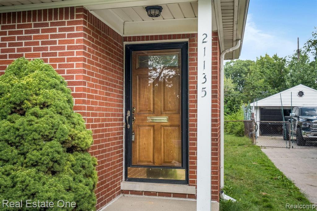 21135 Littlestone Road Harper Woods, MI 48225 - Photo 15 of 20