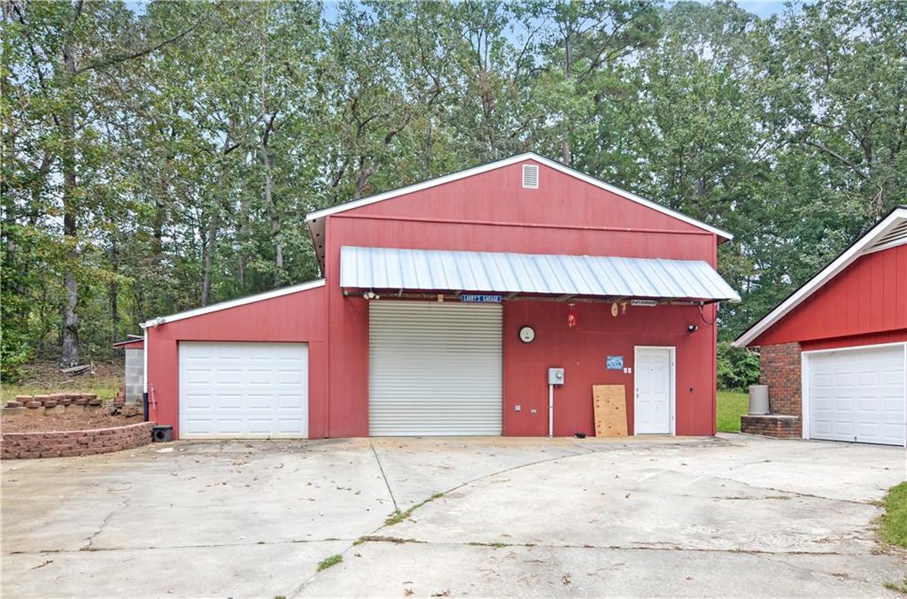3243 Highway 184 Toccoa, GA 30577 - Photo 4 of 33 a front view of a house