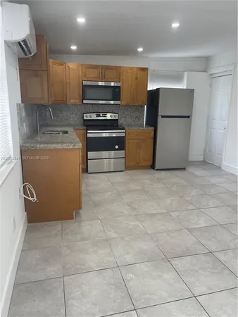 $2,600 | 317 East 8th Street, Unit 3, Hialeah, FL 33010