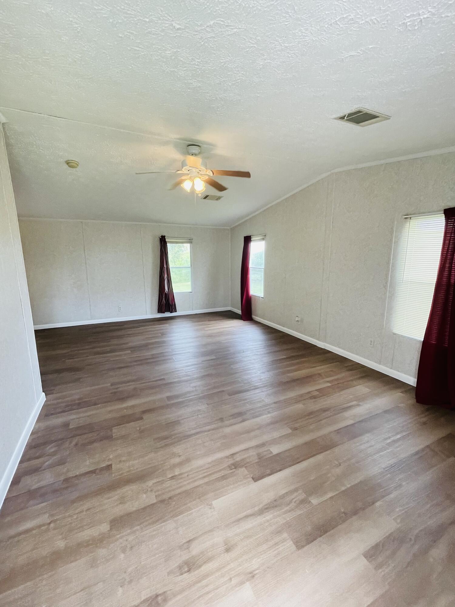 1103 Lemon Street Okeechobee, FL 34974 - Photo 2 of 15 IMG_7293