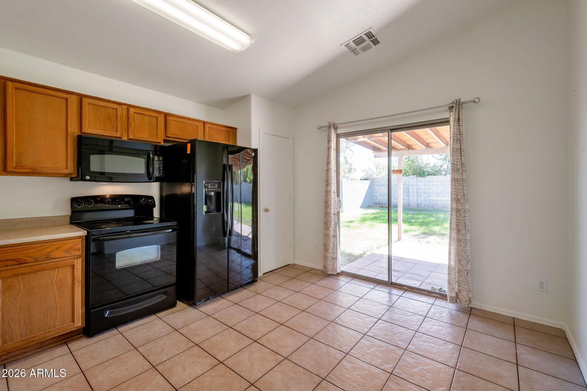 1745 East Cheyenne Street Gilbert, AZ 85296 - Photo 6 of 15 kitchen