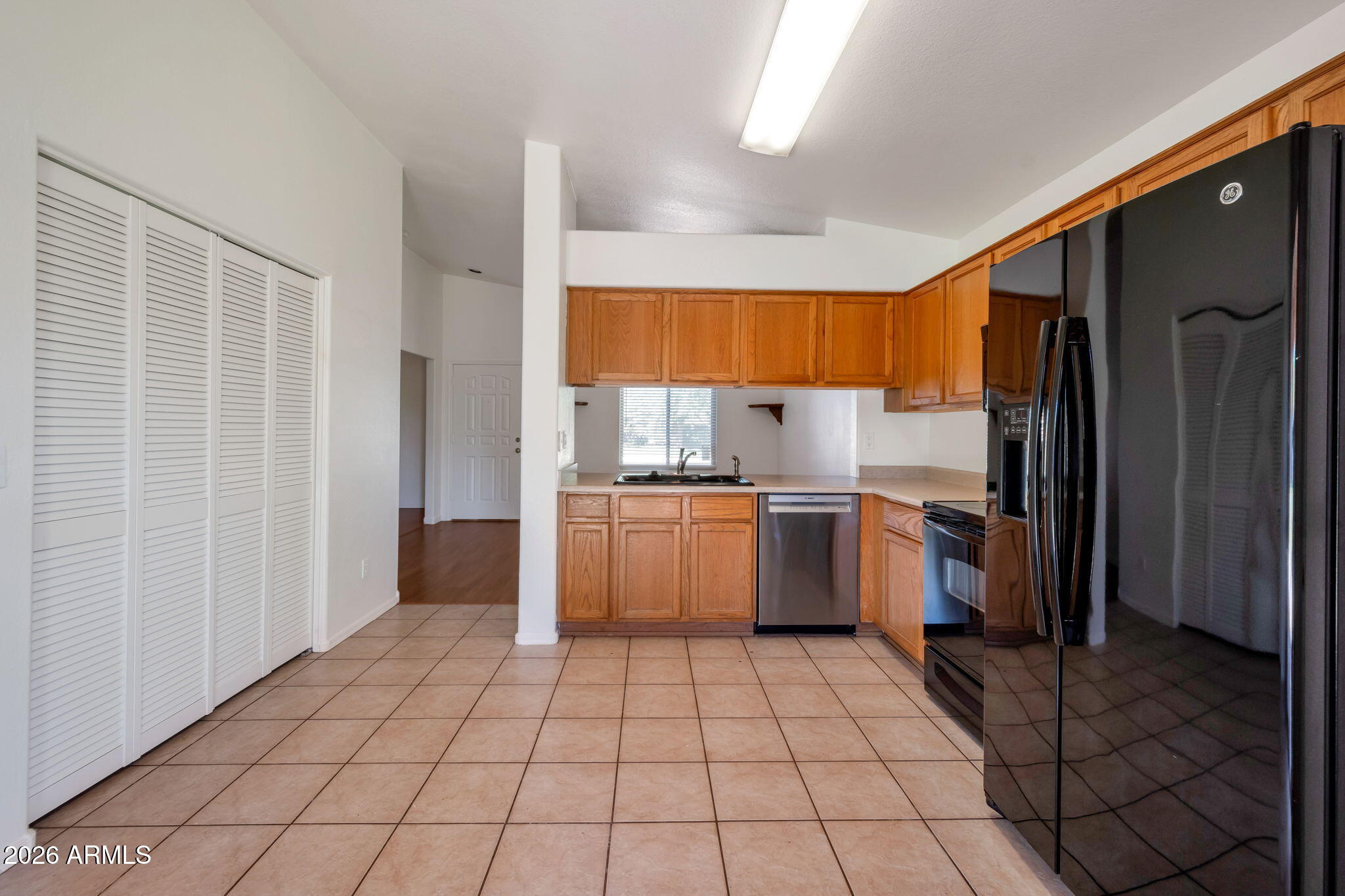 1745 East Cheyenne Street Gilbert, AZ 85296 - Photo 7 of 15 kitchen