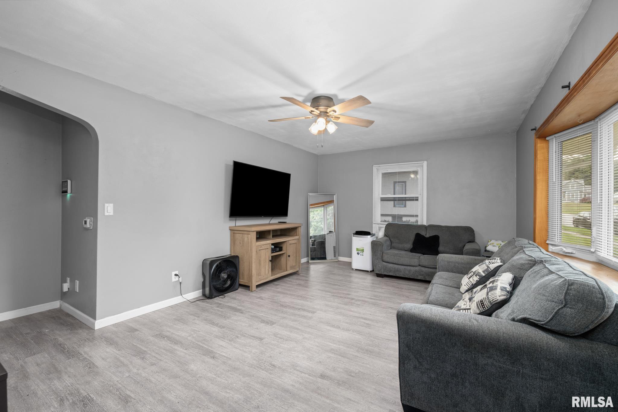 3003 Telegraph Road Davenport, IA 52804 - Photo 3 of 23 Gallery Image 3