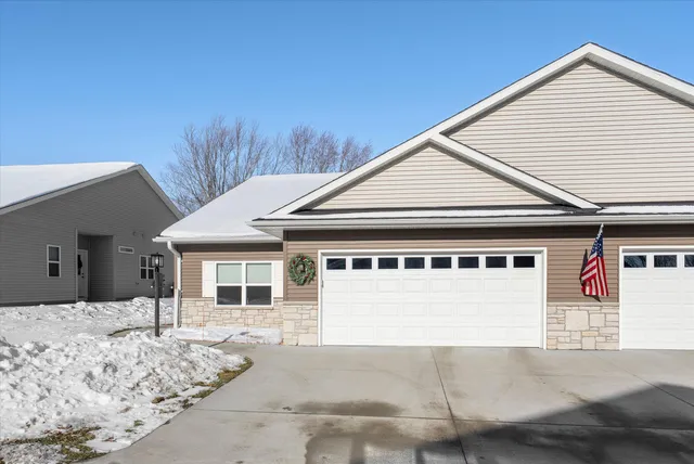 $324,900 | 116 Four Seasons Lane, Kewaskum, WI 53040