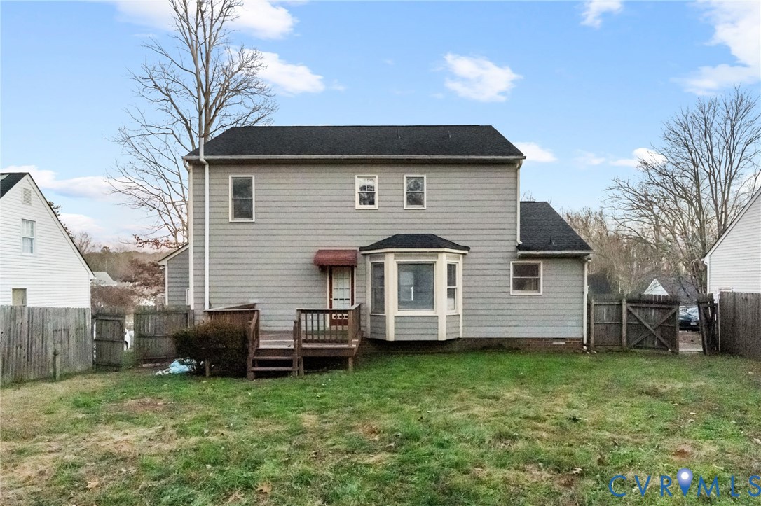 10204 Stonecrest Road Chesterfield, VA 23236 - Photo 34 of 36 a front view of a house with a garden