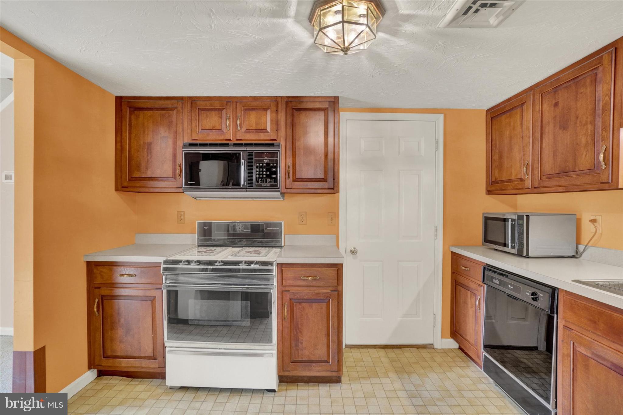 7 Jean Lo Way York, PA 17406 - Photo 9 of 27