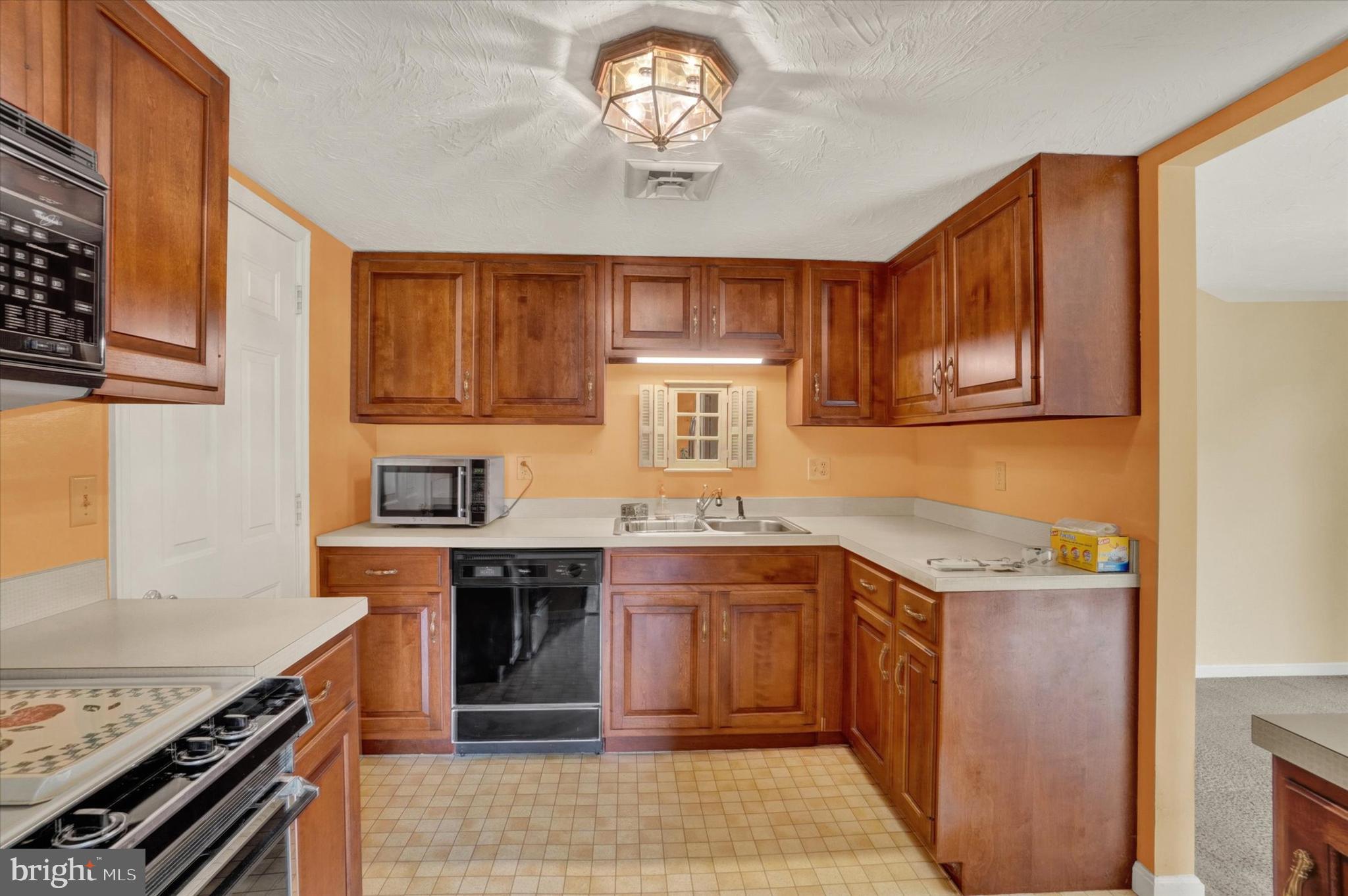 7 Jean Lo Way York, PA 17406 - Photo 10 of 27