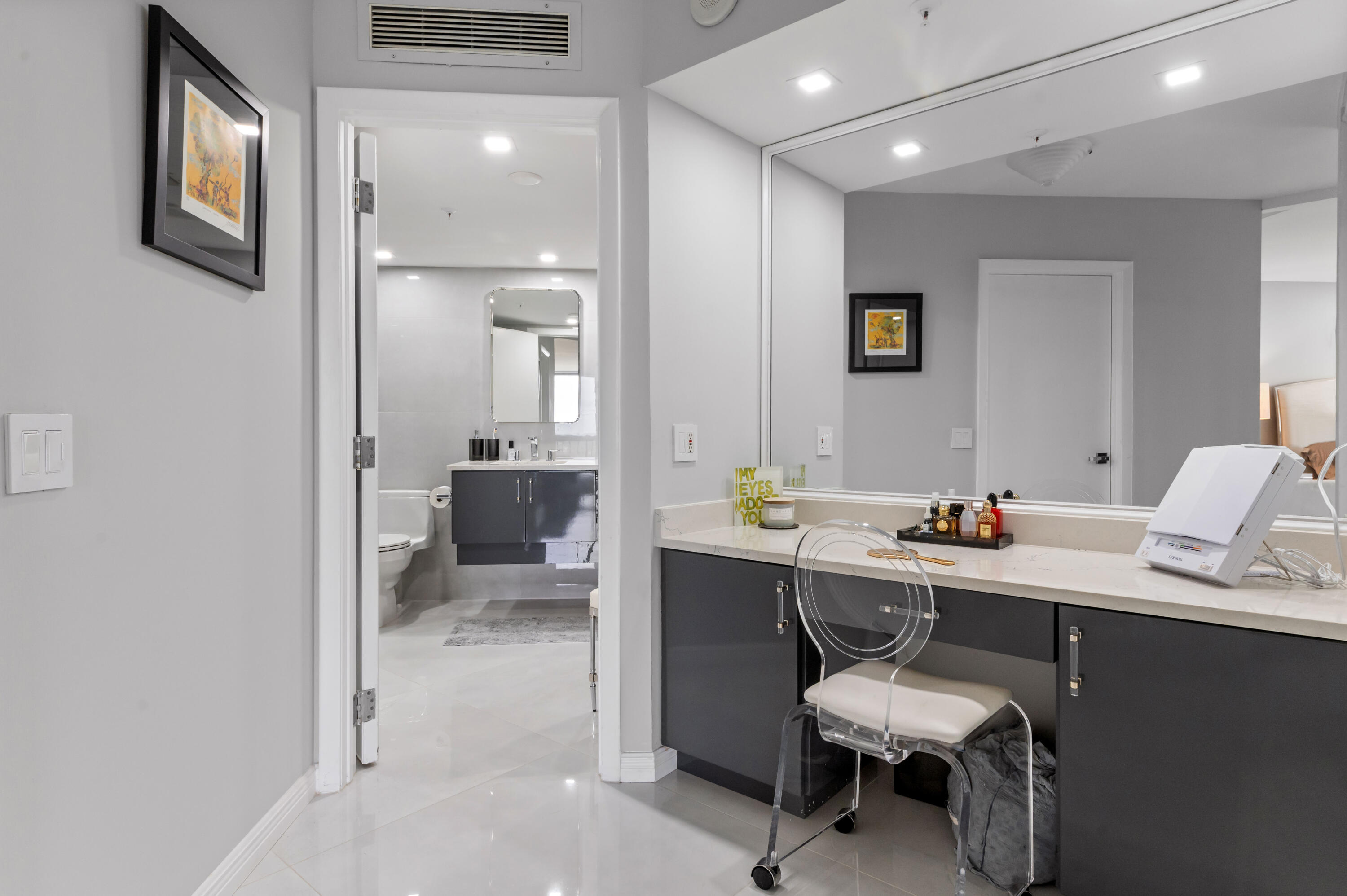 1900 Consulate Place, Unit 2104 West Palm Beach, FL 33401 - Photo 22 of 72 22 Bathroom 01