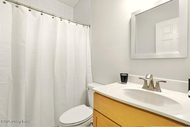 6310 Lime Road Louisville, KY 40222 - Photo 35 of 44 Full bathroom