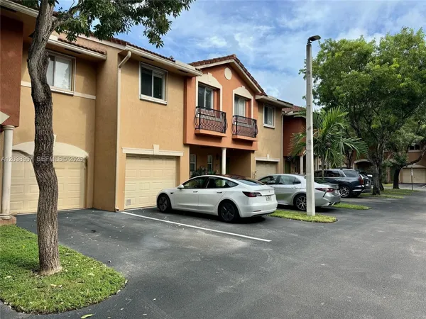 $425,000 | 35 Southeast 3rd Avenue, Unit 11, Hallandale Beach, FL 33009