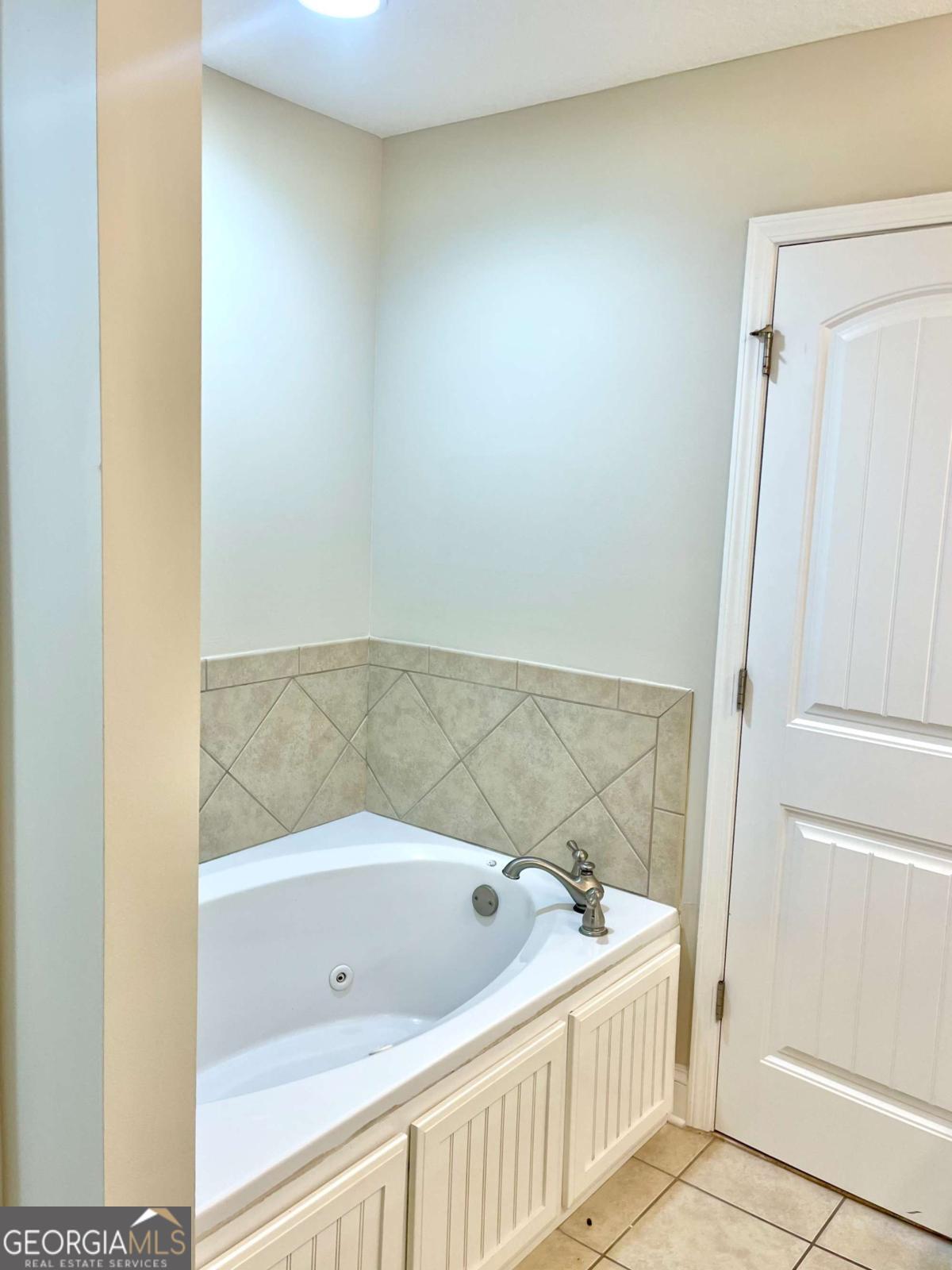 17 Fox Path St. Marys, GA 31558 - Photo 16 of 19 a bathroom with a bathtub and a shower