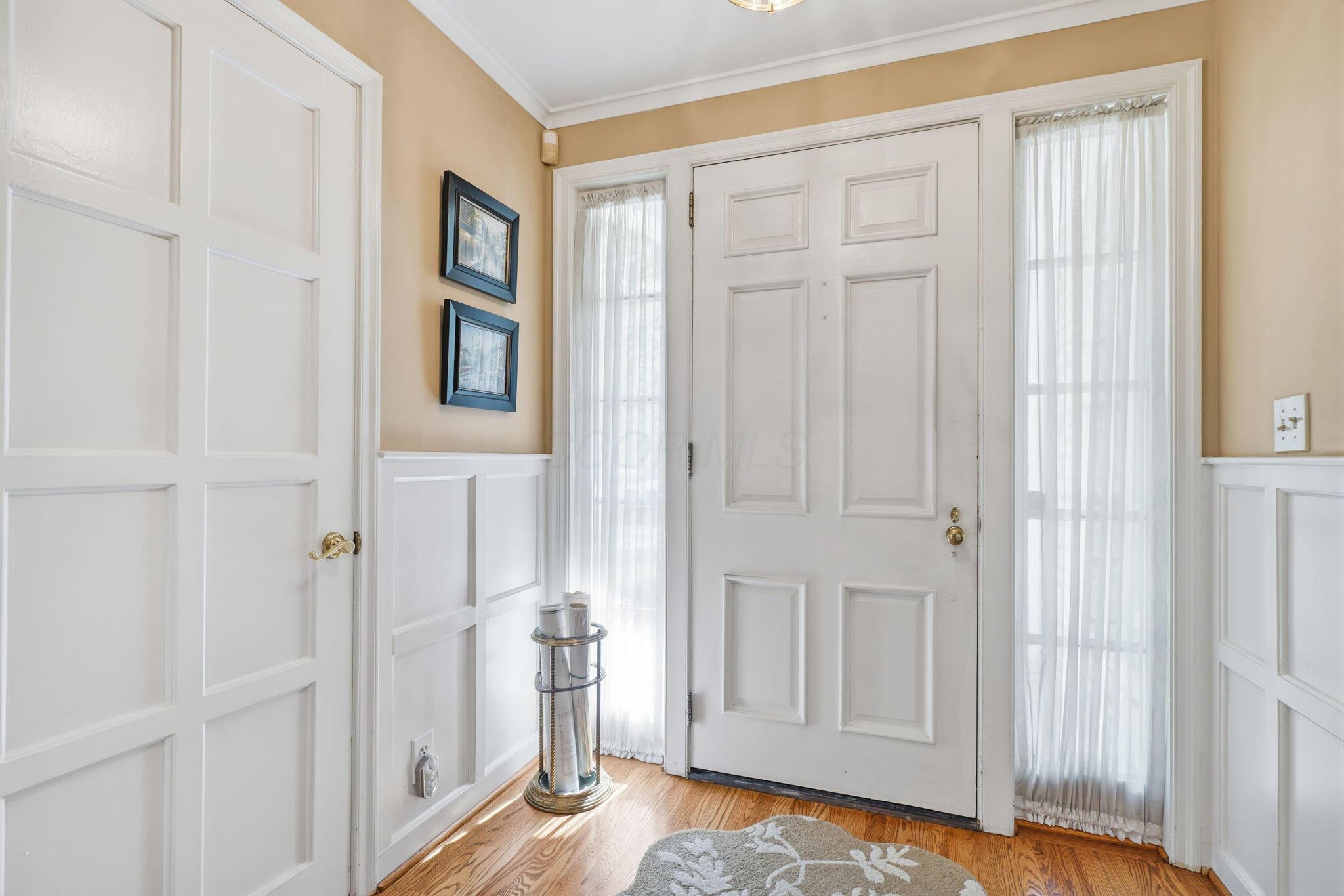227 South Chesterfield Road Columbus, OH 43209 - Photo 4 of 77 Entry Way