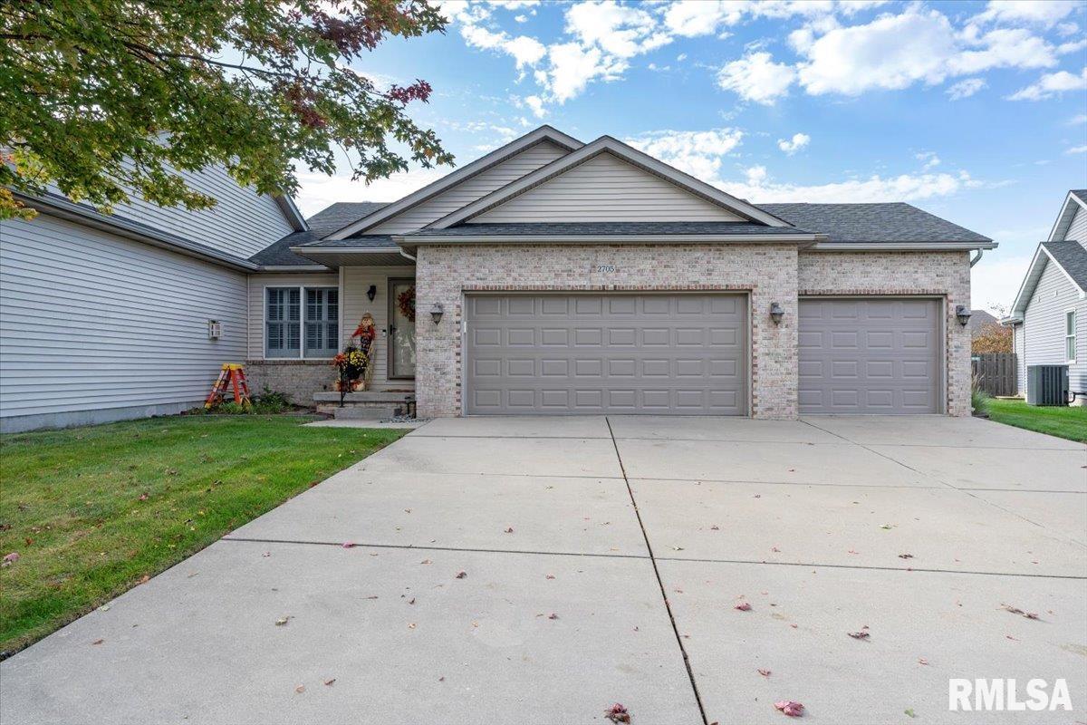 2705 Buckskin Trail Springfield, IL 62711 - Photo 3 of 36