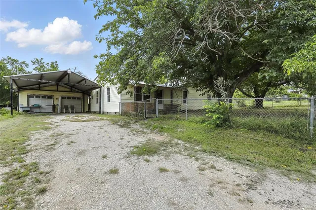 $220,000 | 221 East 7th Street, Weatherford, TX 76086