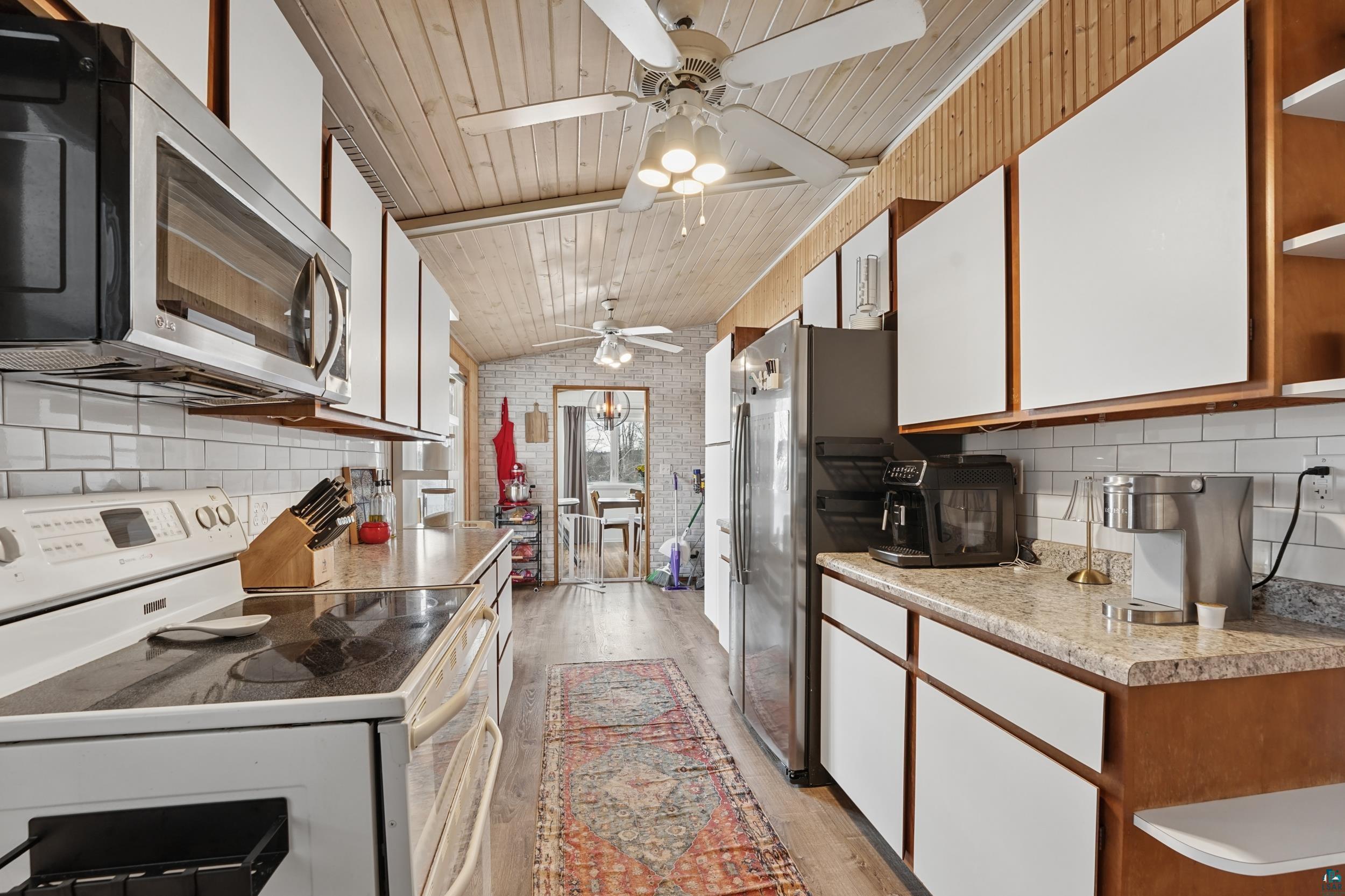 5702 Jean Duluth Road Duluth, MN 55803 - Photo 12 of 28