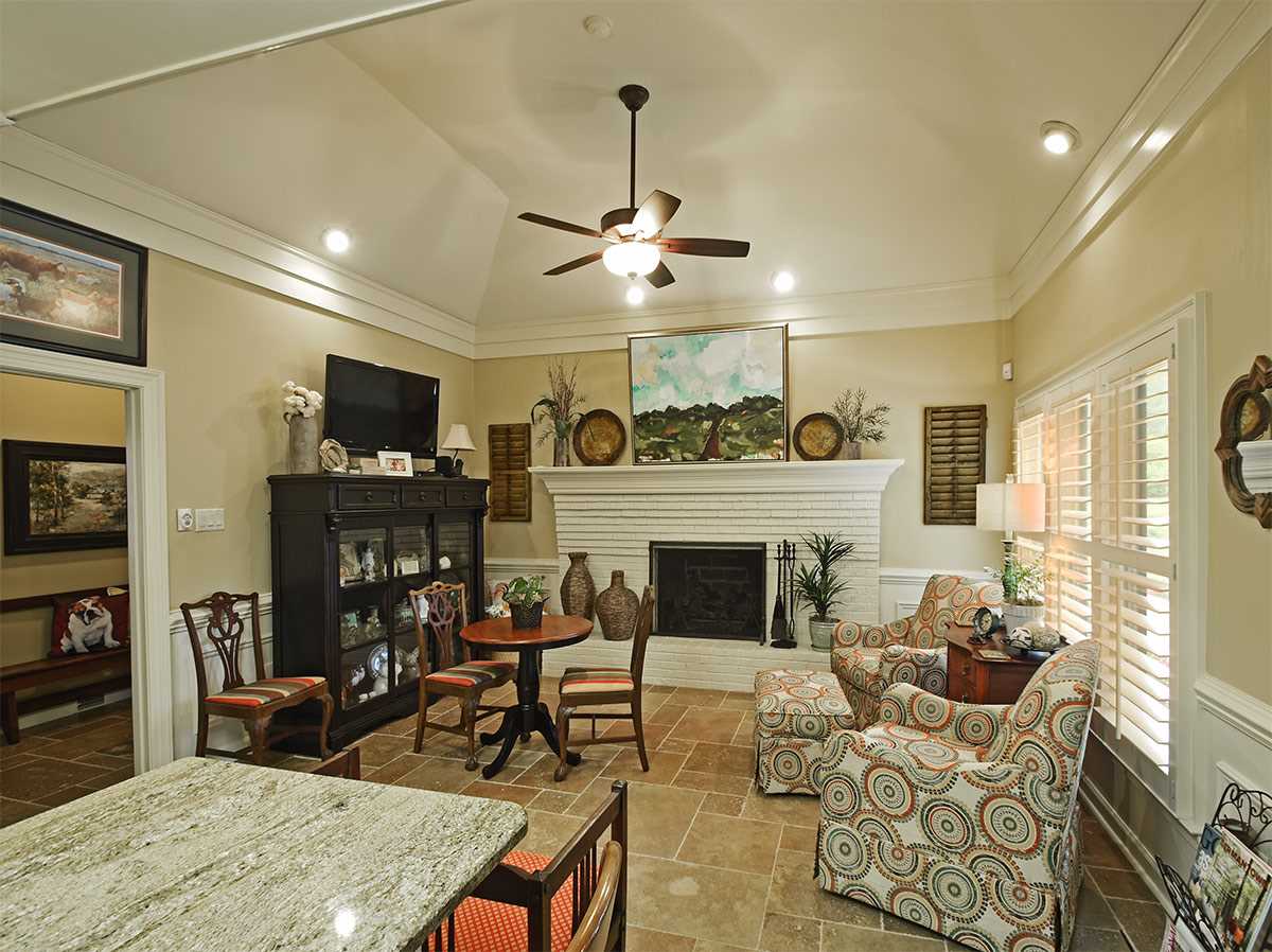 2764 Johnson Road Germantown, TN 38139 - Photo 7 of 25 Adjoining the kitchen is the breakfast/hearthroom. The fireplace invites you to sit for a meal or pull up a chair.