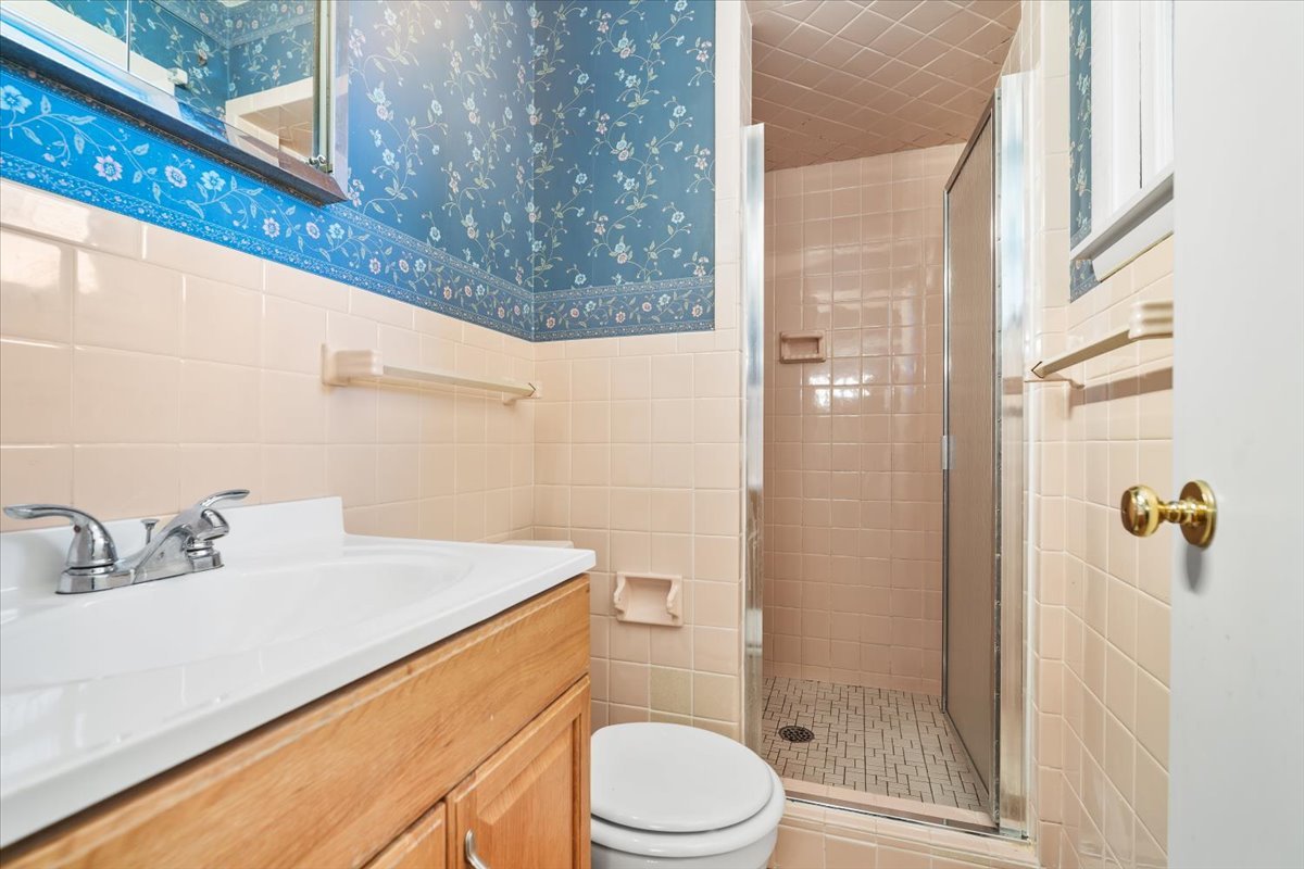 206 Imperial Drive Bloomington, IL 61701 - Photo 19 of 37 a bathroom with a sink a toilet and shower