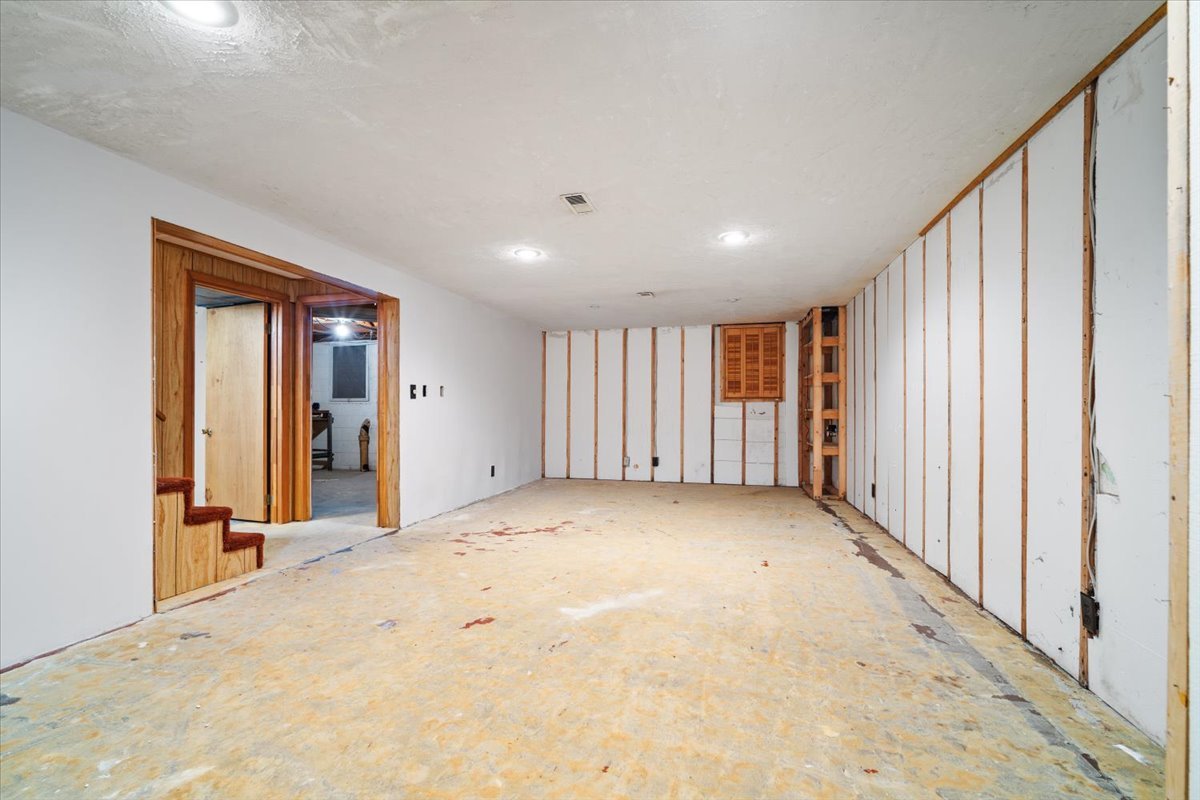 206 Imperial Drive Bloomington, IL 61701 - Photo 27 of 37 a view of an empty room