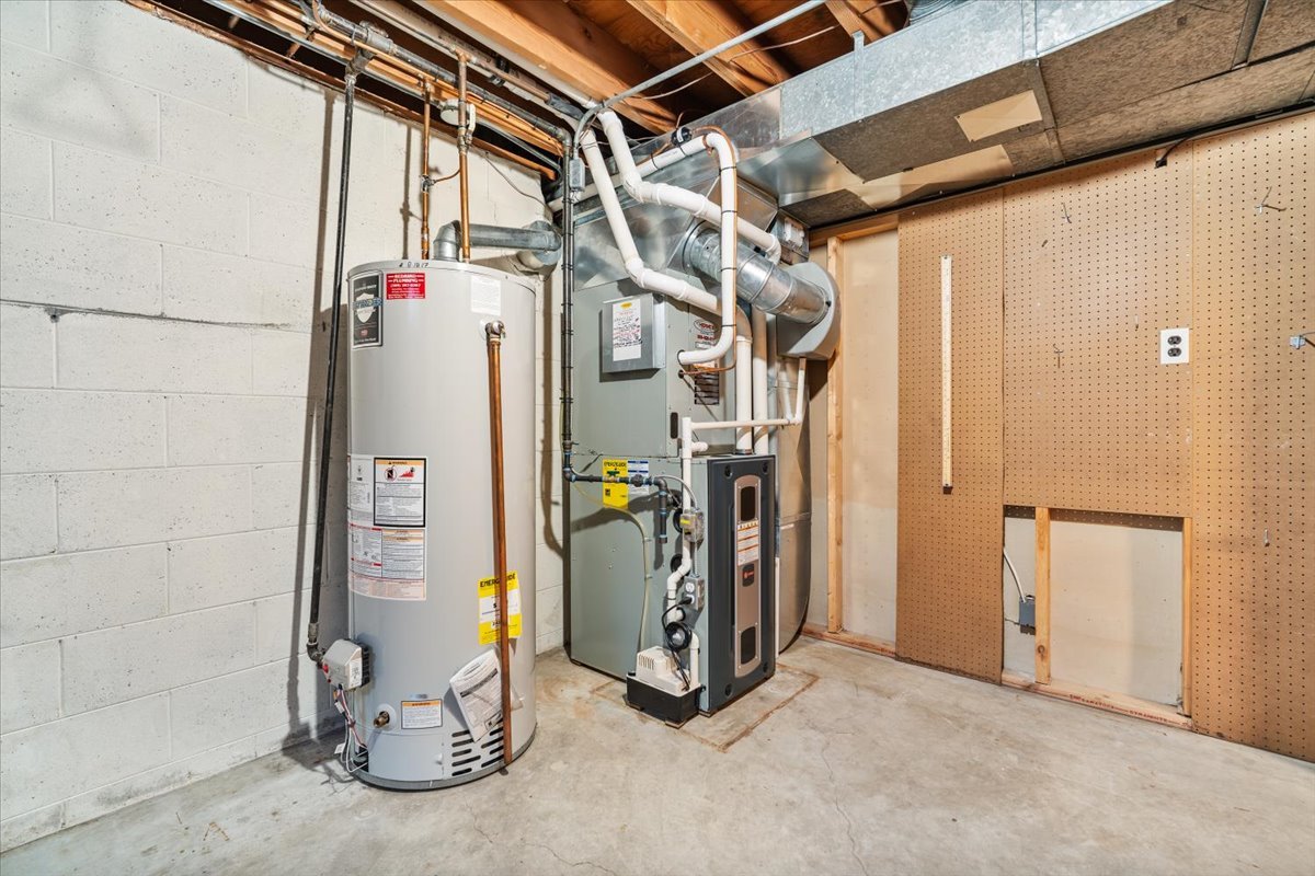 206 Imperial Drive Bloomington, IL 61701 - Photo 29 of 37 a view of a room with water heater