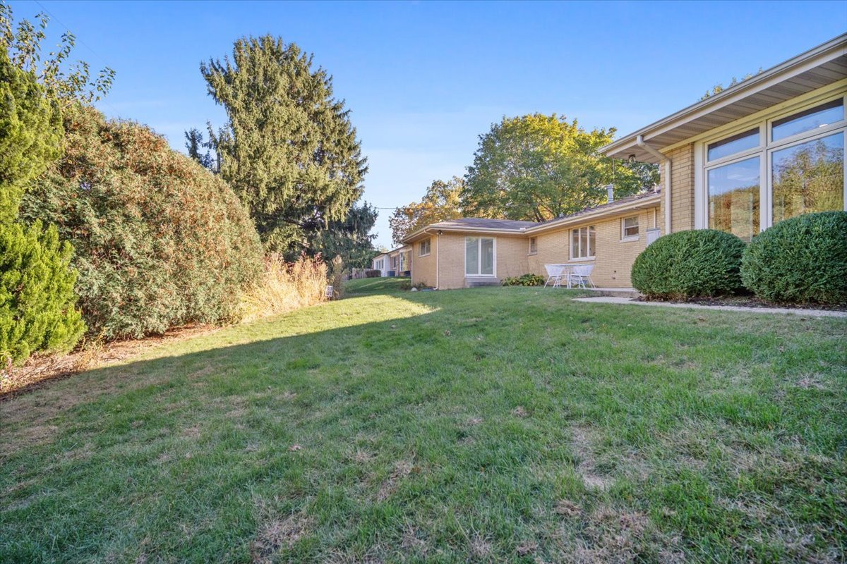 206 Imperial Drive Bloomington, IL 61701 - Photo 35 of 37 a view of backyard with green space