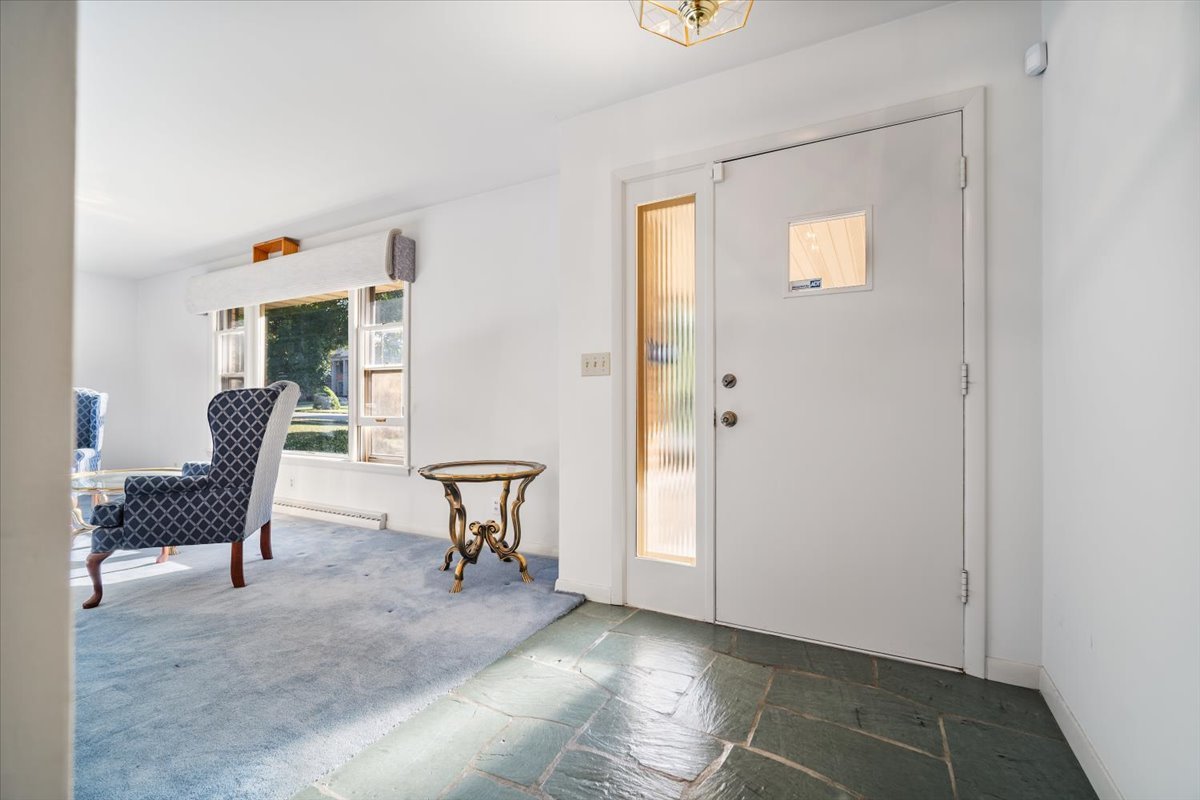 206 Imperial Drive Bloomington, IL 61701 - Photo 7 of 37 a workspace with furniture and a window