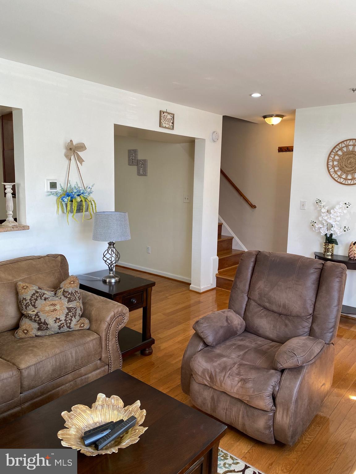 20234 Harbor Tree Road Montgomery Village, MD 20886 - Photo 5 of 23 Living room
