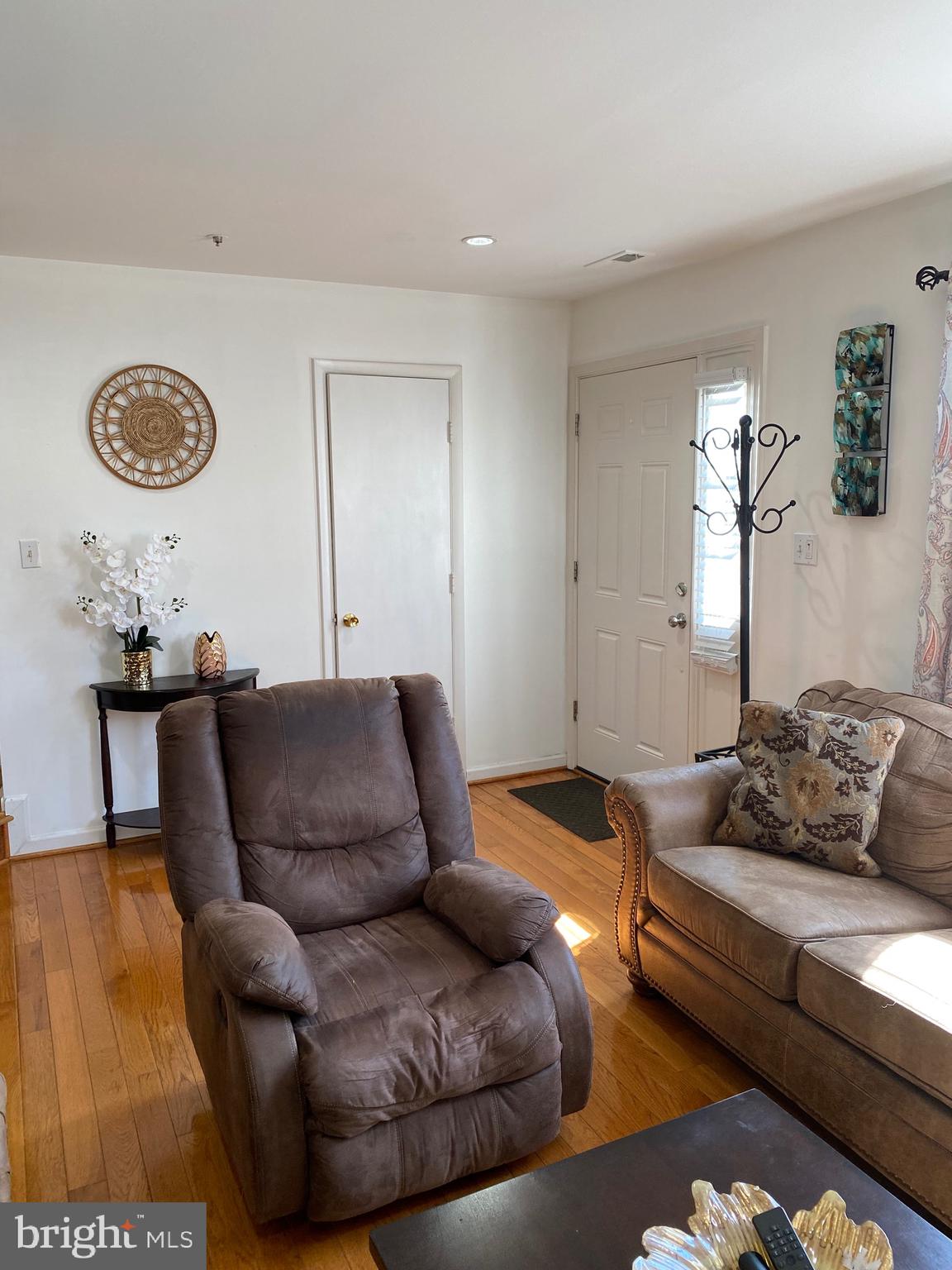 20234 Harbor Tree Road Montgomery Village, MD 20886 - Photo 6 of 23 Living room