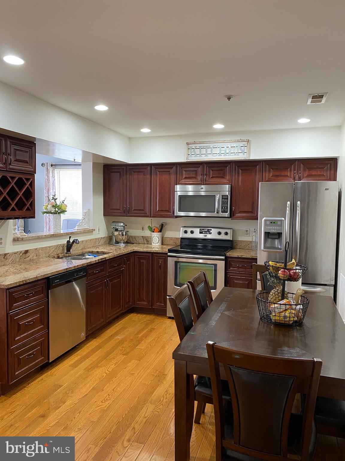 20234 Harbor Tree Road Montgomery Village, MD 20886 - Photo 9 of 23 Kitchen