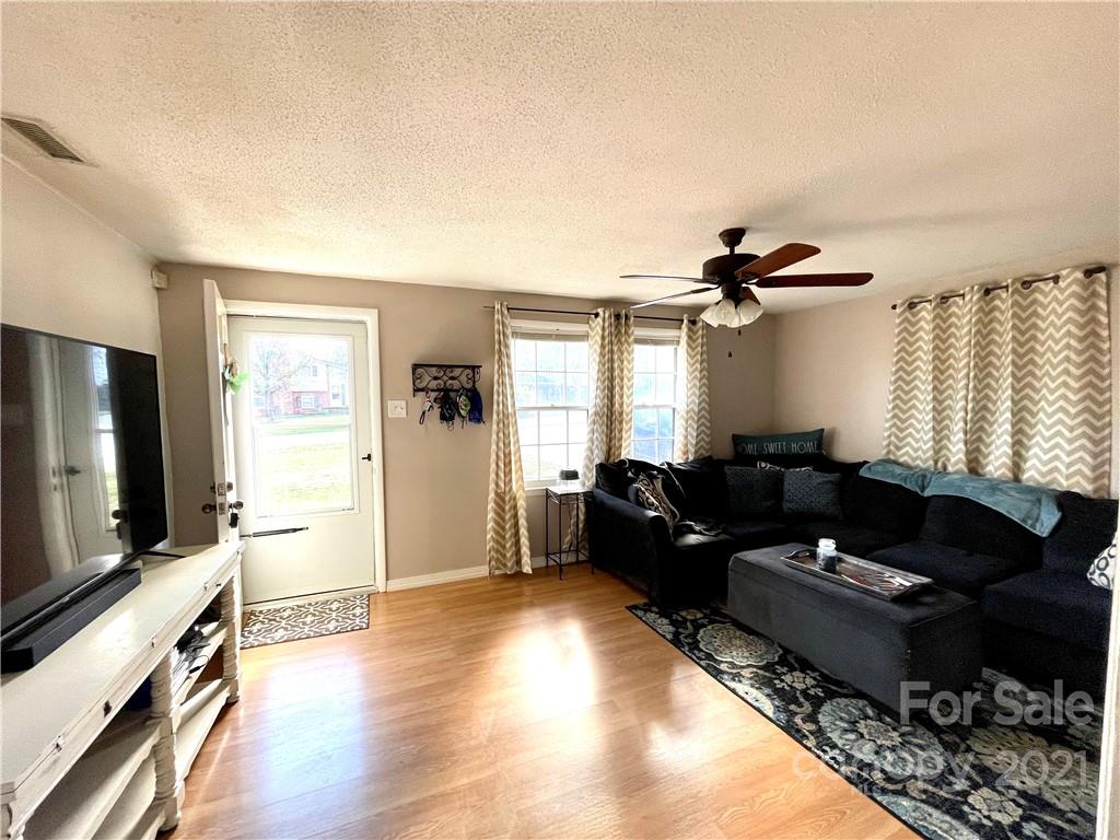 1206 Stephens Street Conover, NC 28613 - Photo 6 of 25 Gallery Image 6