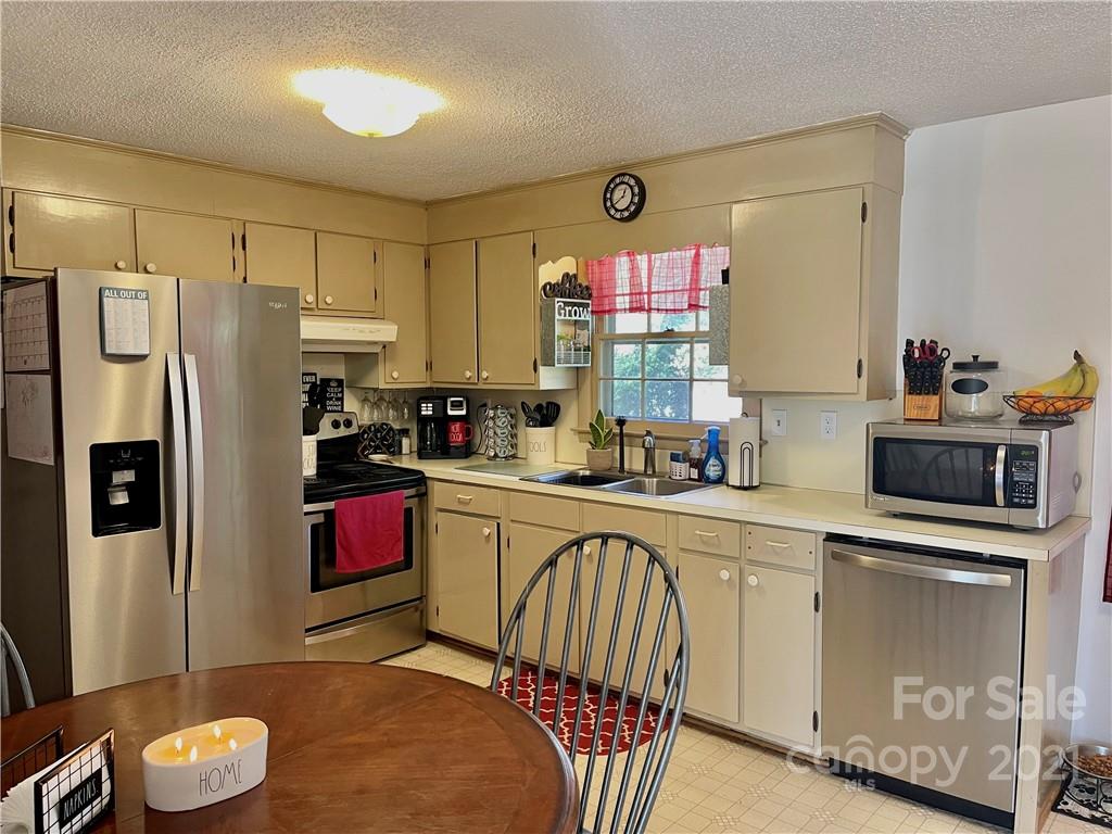 1206 Stephens Street Conover, NC 28613 - Photo 10 of 25 Gallery Image 10