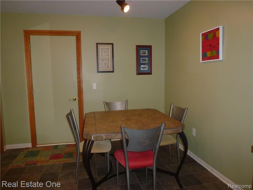 2176 Rochelle Park Drive, Unit 108 Rochester, MI 48309 - Photo 17 of 42 P1060294.JPG