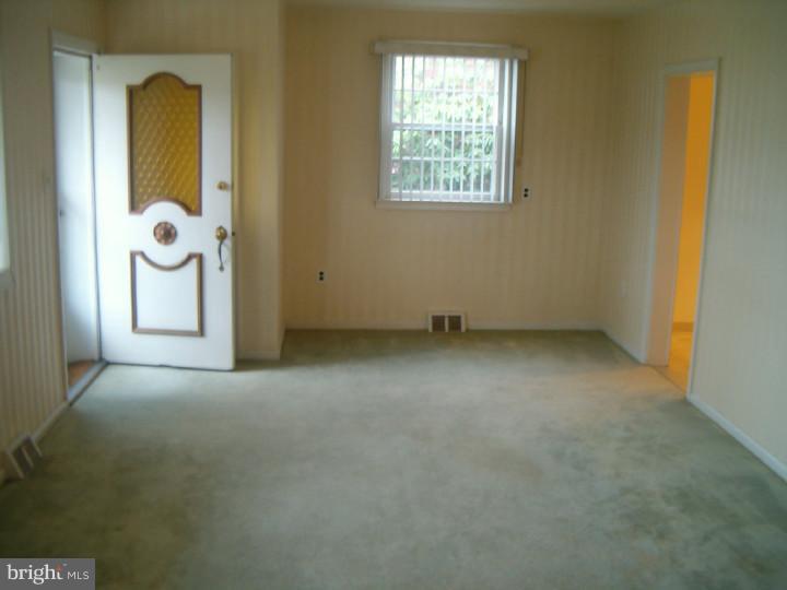 3124 Welsh Road Philadelphia, PA 19136 - Photo 13 of 20 Living Room