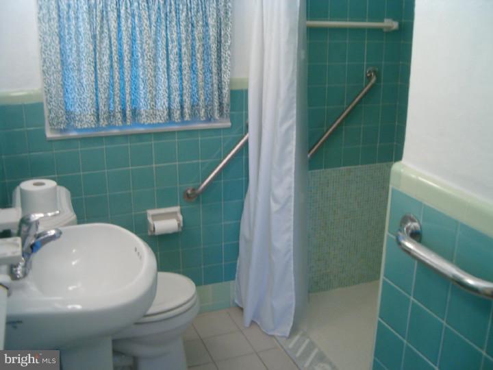 3124 Welsh Road Philadelphia, PA 19136 - Photo 19 of 20 Bathroom