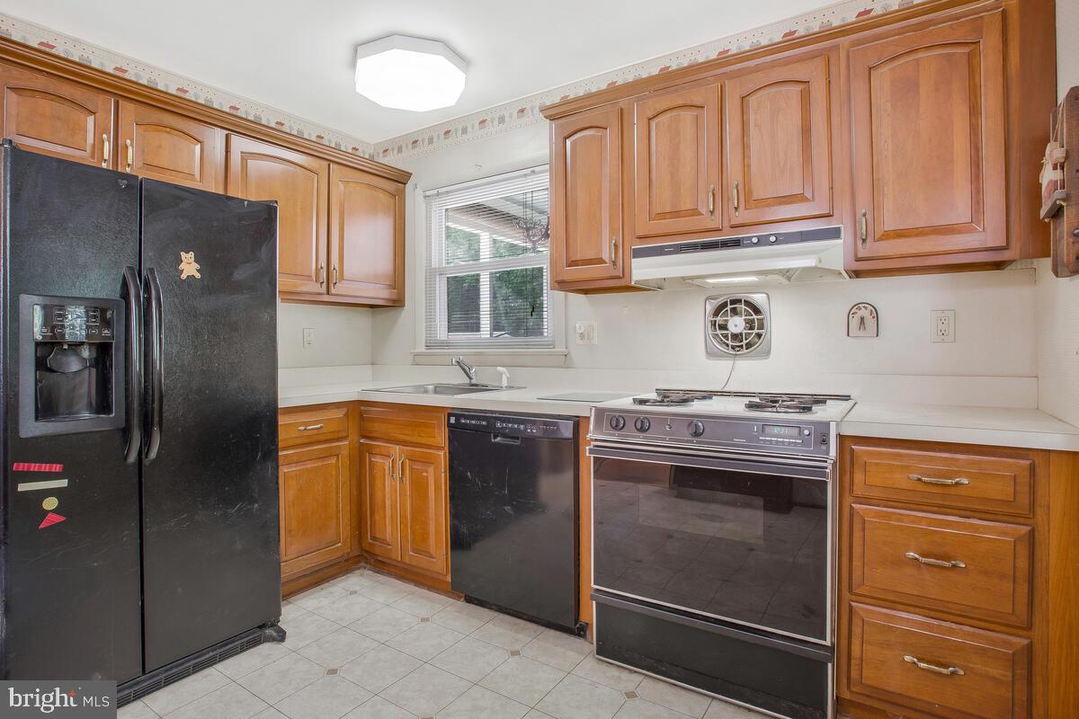 4705 Mangum Road College Park, MD 20740 - Photo 12 of 38 Kitchen