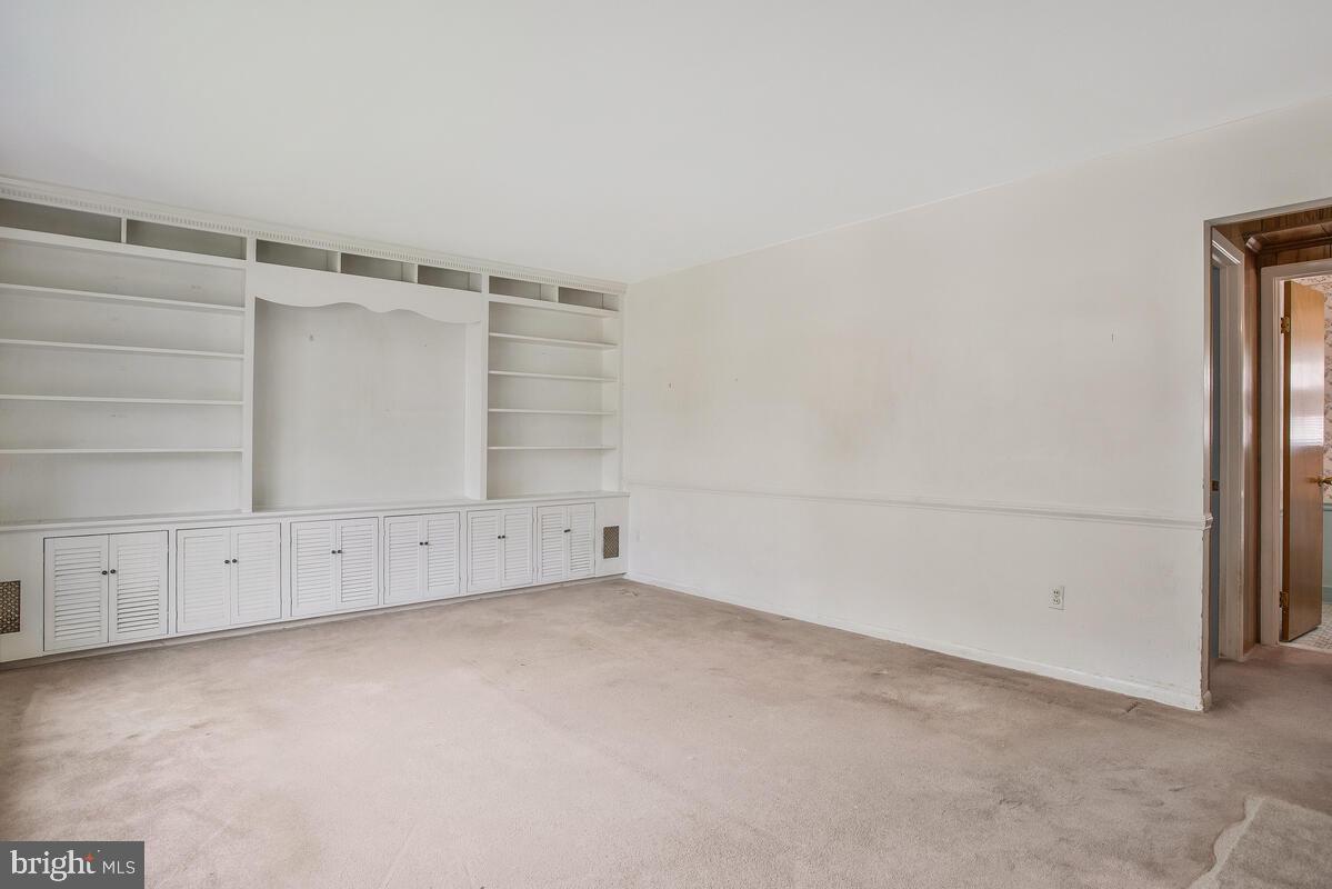 4705 Mangum Road College Park, MD 20740 - Photo 5 of 38 Living Room