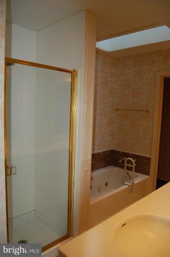 9508 Stoney Hill Road Frederick, MD 21702 - Photo 6 of 24 Bath (Master)