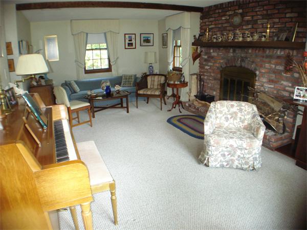 27 Clark Road Peabody, MA 01960 - Photo 8 of 23 Gallery Image 8