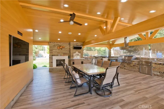 a view of a backyard with plants