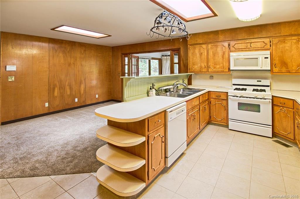 296 Balsam Road, Unit 2 Hendersonville, NC 28792 - Photo 13 of 24 Gallery Image 13