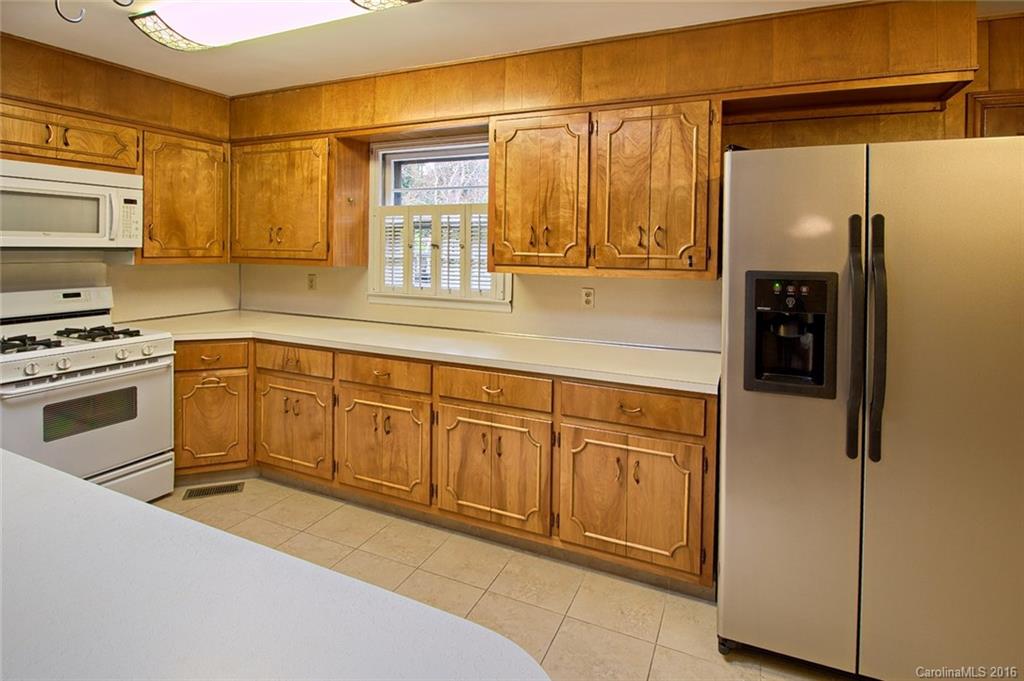 296 Balsam Road, Unit 2 Hendersonville, NC 28792 - Photo 14 of 24 Gallery Image 14